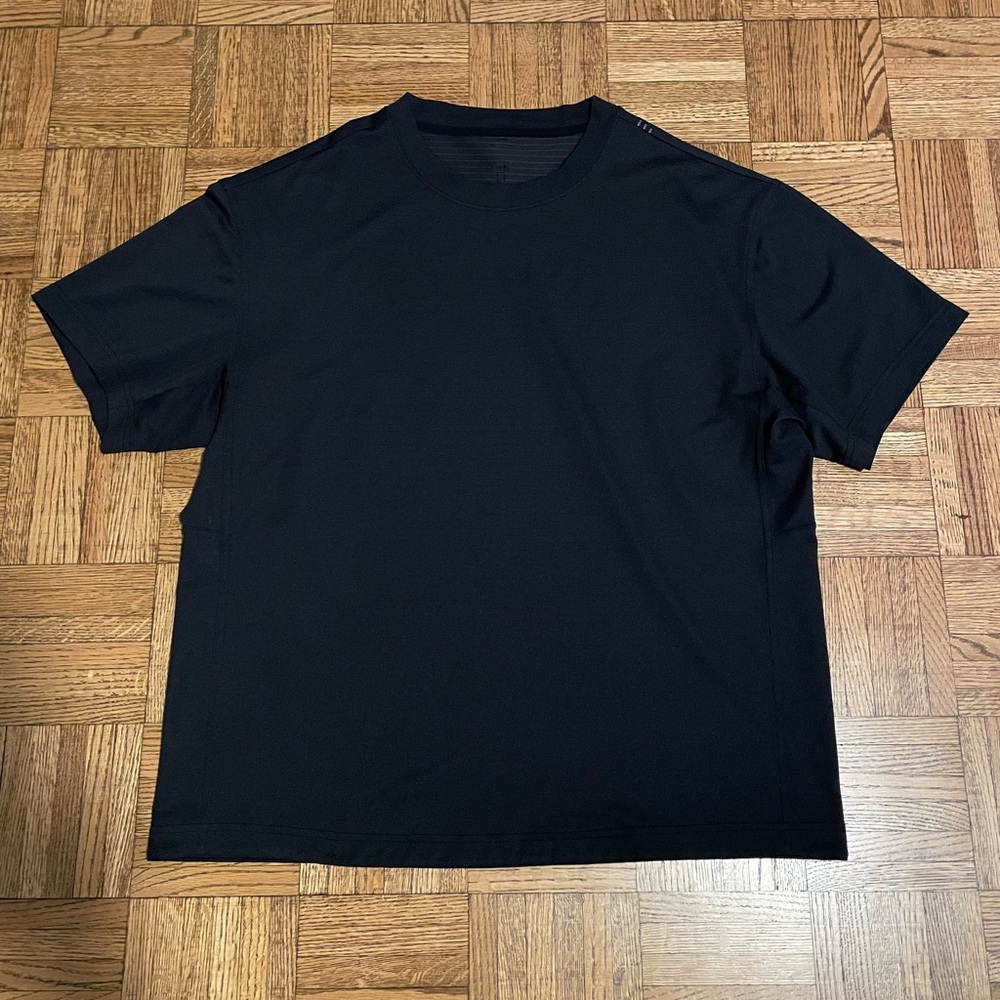 NWOT!! Lululemon Relaxed Fit Training Tee Shirt Size Large